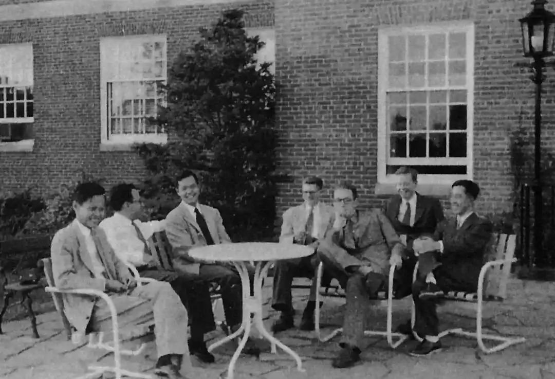 杨振宁 诺贝尔物理学奖 著名物理学家_杨振宁逝世