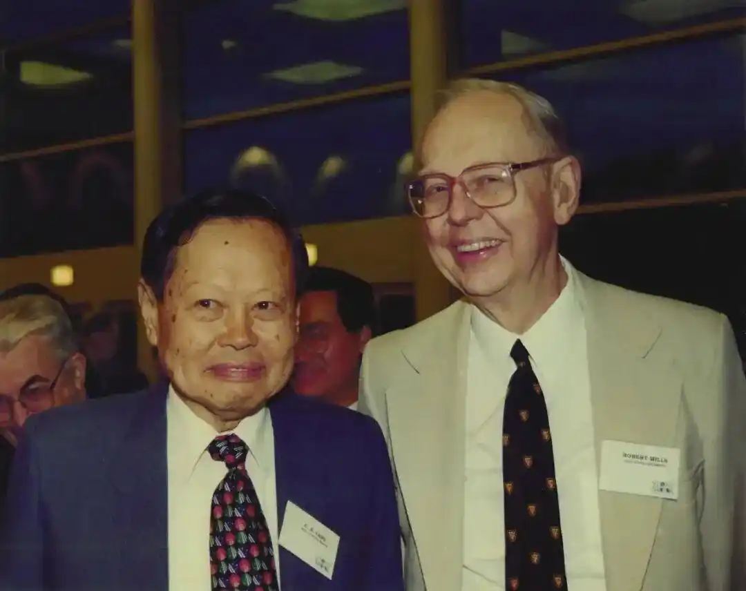 杨振宁 诺贝尔物理学奖 著名物理学家_杨振宁逝世