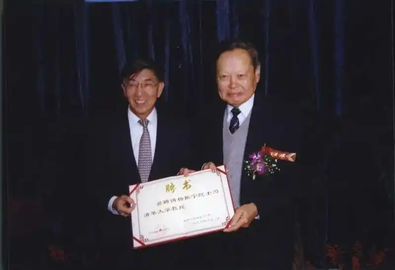 杨振宁逝世_杨振宁科学贡献_杨振宁生平事迹