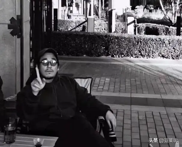 张国立的前妻是谁_张国立邓婕婚姻幸福_张国立前妻罗秀春