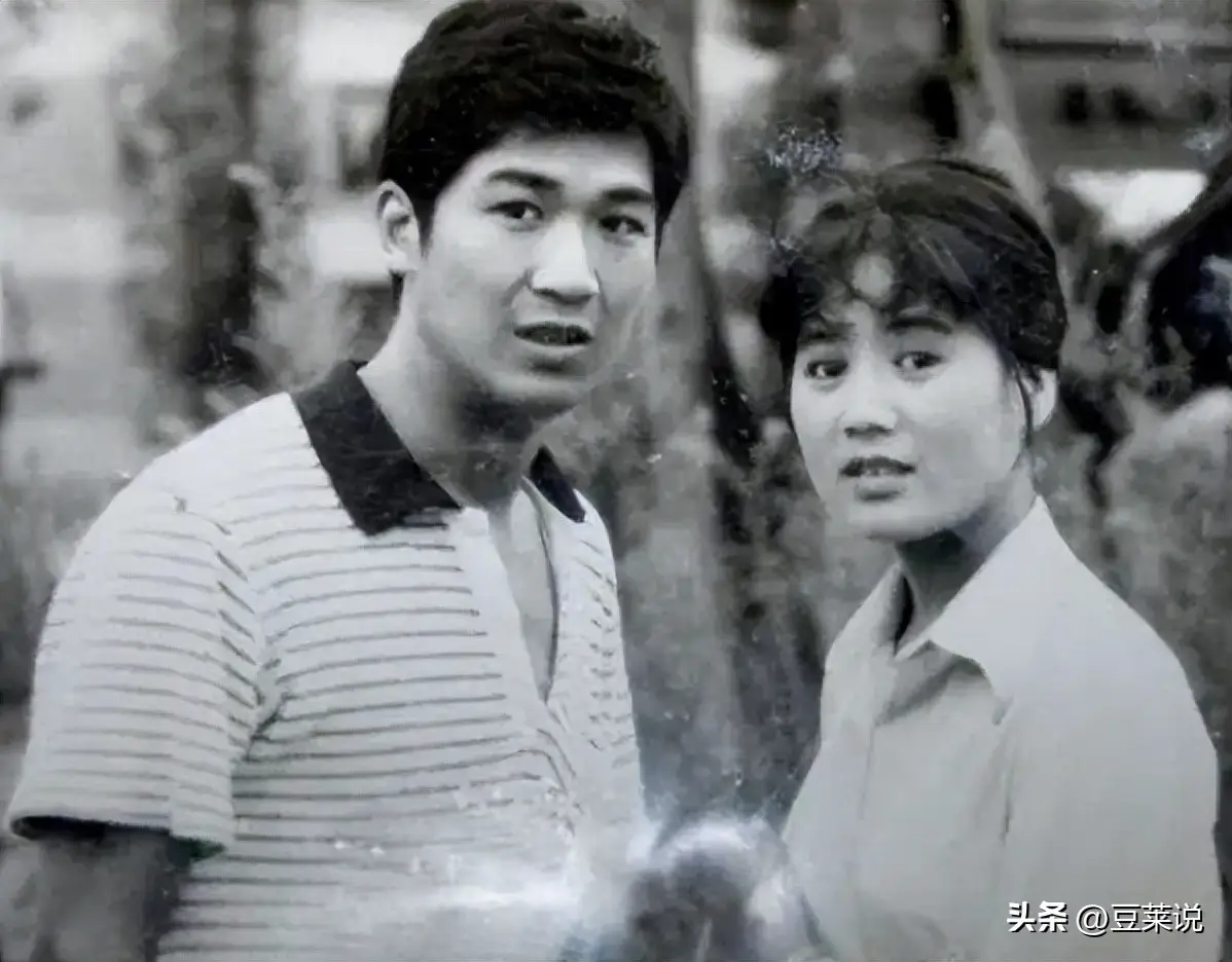 张国立前妻罗秀春_张国立的前妻是谁_张国立邓婕婚姻幸福
