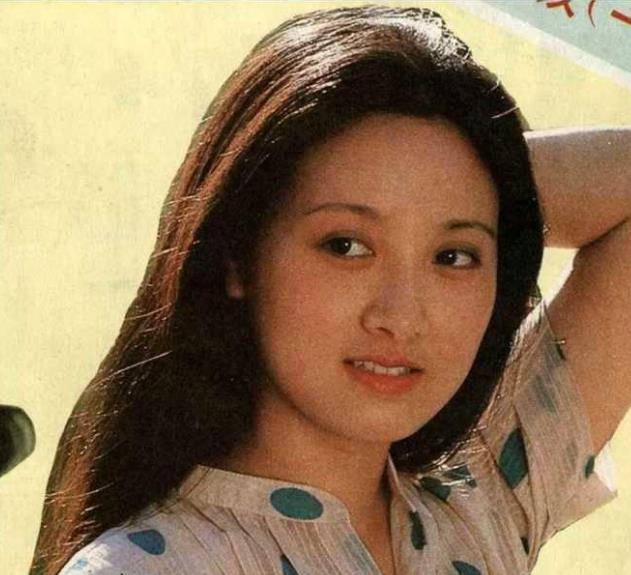 33年前，被张国立分手的前妻罗秀春，如今过得怎样了？