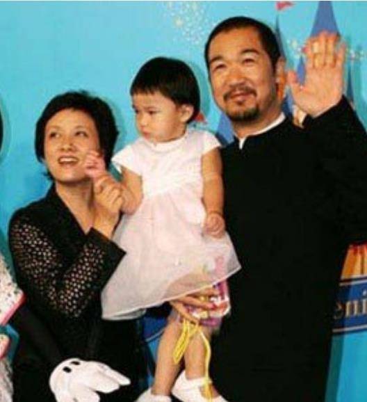 张国立邓婕离婚真相_罗秀春现状_张国立的前妻是谁