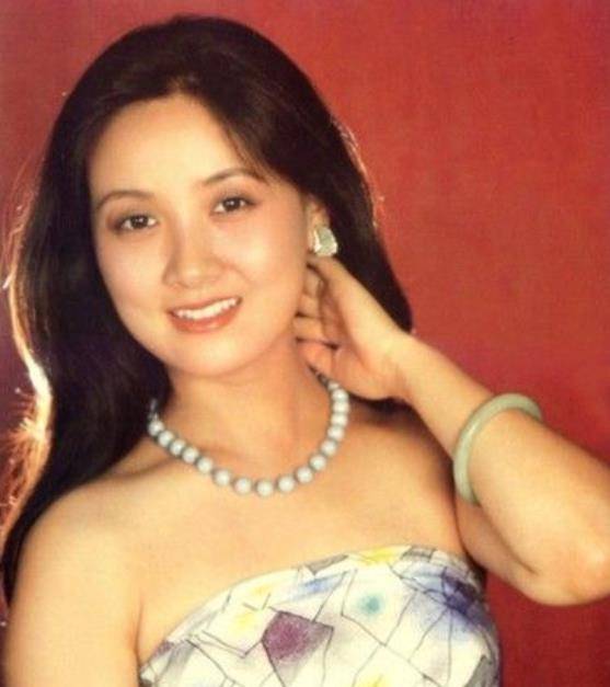 罗秀春现状_张国立的前妻是谁_张国立邓婕离婚真相