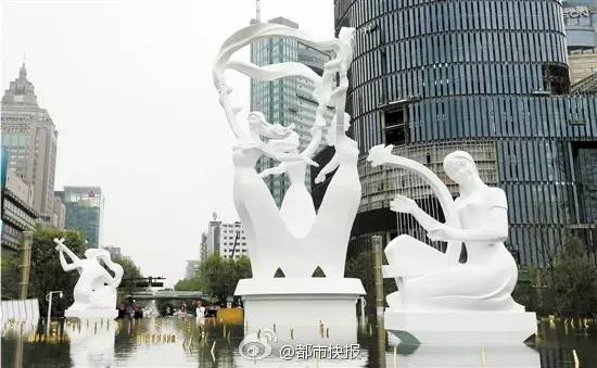 碰瓷党搞奔驰车_男子河南碰瓷丰田车被拘留7天_浙江温岭男子碰瓷奔驰车事件