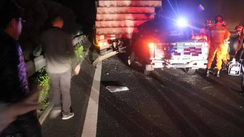 男子河南碰瓷丰田车被拘留7天_浙江温岭男子碰瓷奔驰车事件_碰瓷党搞奔驰车