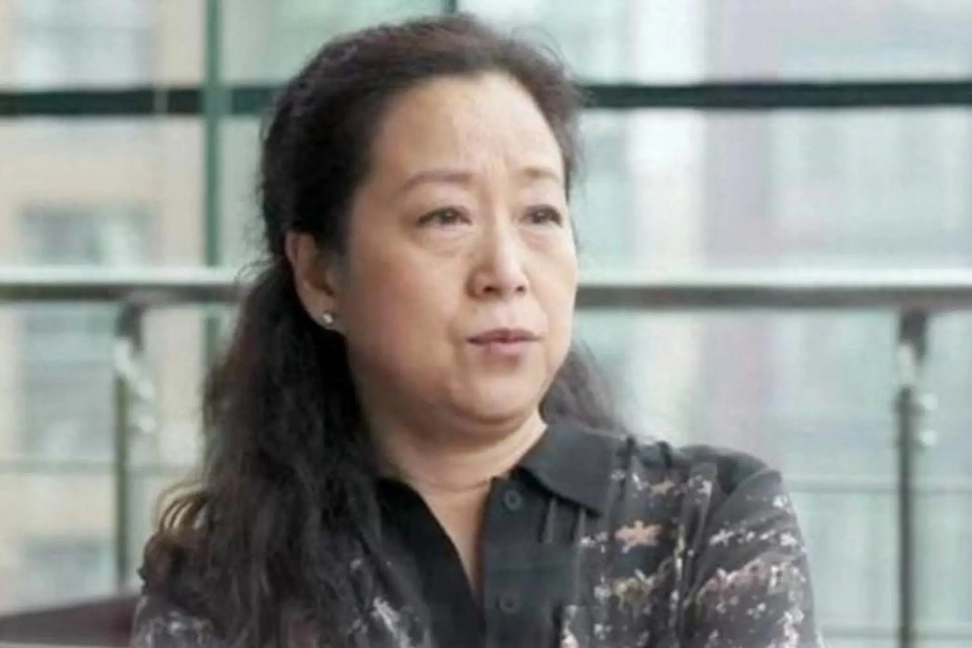 邓婕实惨！因一纸协议致终生无子，讨好继子却遭无视，她后悔吗？