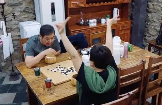 邓婕张国立离婚协议_邓婕为爱牺牲生育权_张国立的前妻是谁