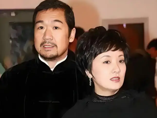 张国立的前妻是谁_邓婕为爱牺牲生育权_邓婕张国立离婚协议