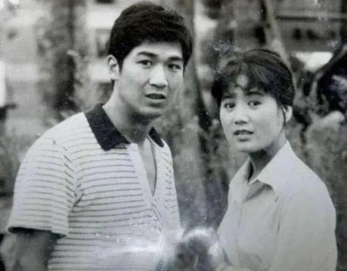 张国立的前妻是谁_邓婕张国立离婚协议_邓婕为爱牺牲生育权