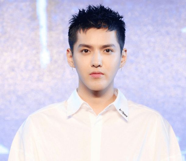 吴亦凡拘捕后看守所生活细节_吴亦凡朝阳看守所单间待遇_吴亦凡的最新照片