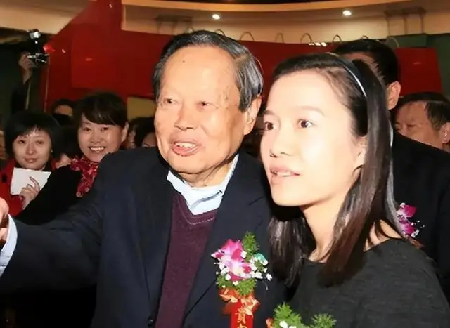 翁帆：杨先生离开的时候一定很欣慰_杨振宁翁帆婚姻故事_杨振宁翁帆20年感情