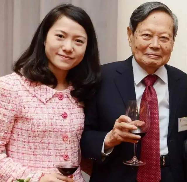 翁帆：杨先生离开的时候一定很欣慰_杨振宁翁帆婚姻故事_杨振宁翁帆20年感情
