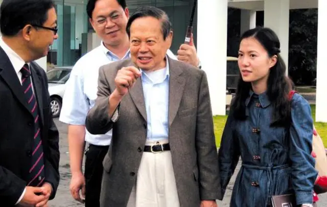 杨振宁翁帆婚姻故事_翁帆：杨先生离开的时候一定很欣慰_杨振宁翁帆20年感情