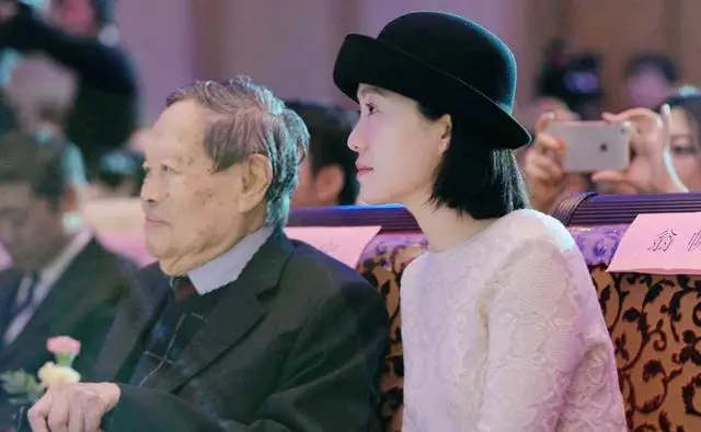 杨振宁翁帆20年感情_杨振宁翁帆婚姻故事_翁帆：杨先生离开的时候一定很欣慰