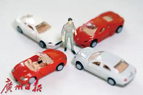 乘客开门杀致人伤残 司机被判赔百万_开门杀 交通肇事罪 开车门事故