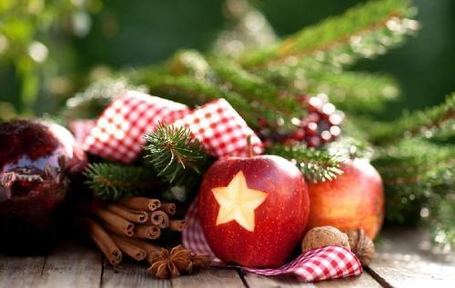 平安夜歌曲历史起源_平安夜习俗传统_圣诞节装饰物图片