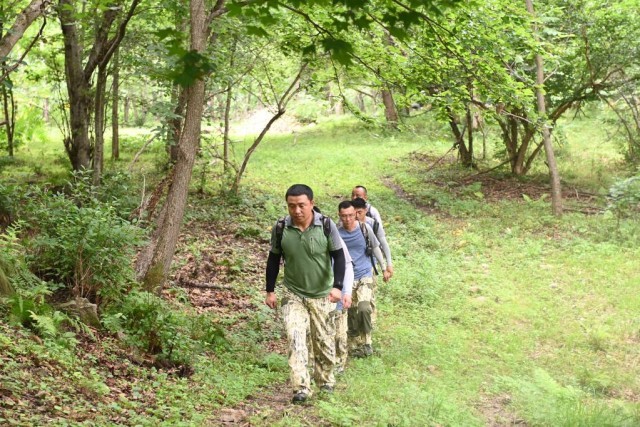 野生东北虎保护_男子夜遇野生东北虎 大喊“本地的”_东北虎豹国家公园