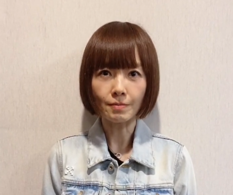 51岁鲁豫素颜曝光，身材纤瘦颈纹明显，有岁月的痕迹了