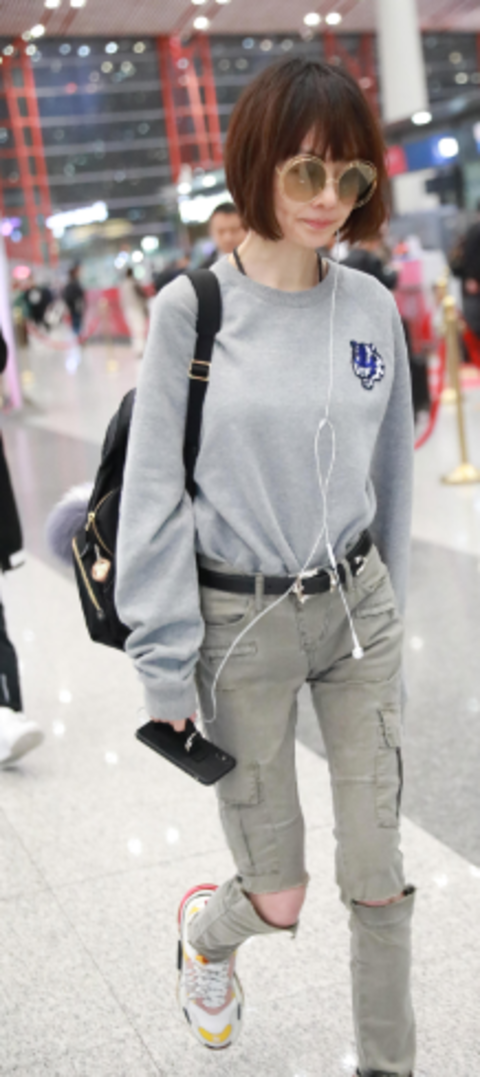 鲁豫素颜照片_陈鲁豫皱纹颈纹显老态_陈鲁豫近照身材瘦削