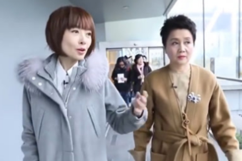 鲁豫素颜照片_陈鲁豫近照身材瘦削_陈鲁豫皱纹颈纹显老态