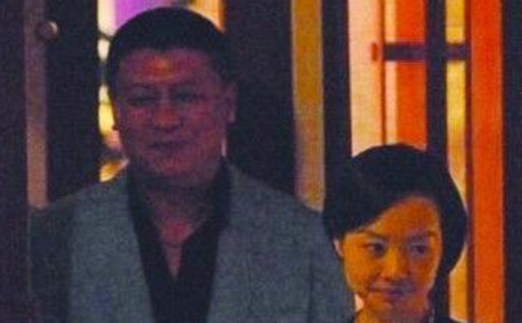 鲁豫素颜照片_陈鲁豫近照身材瘦削_陈鲁豫皱纹颈纹显老态