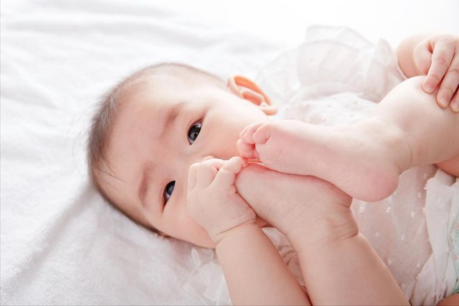 0-1岁宝宝五感开发_0 1岁宝宝早教_日常带娃五感游戏