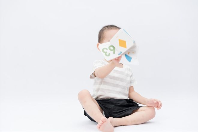 0-1岁宝宝五感开发_0 1岁宝宝早教_日常带娃五感游戏