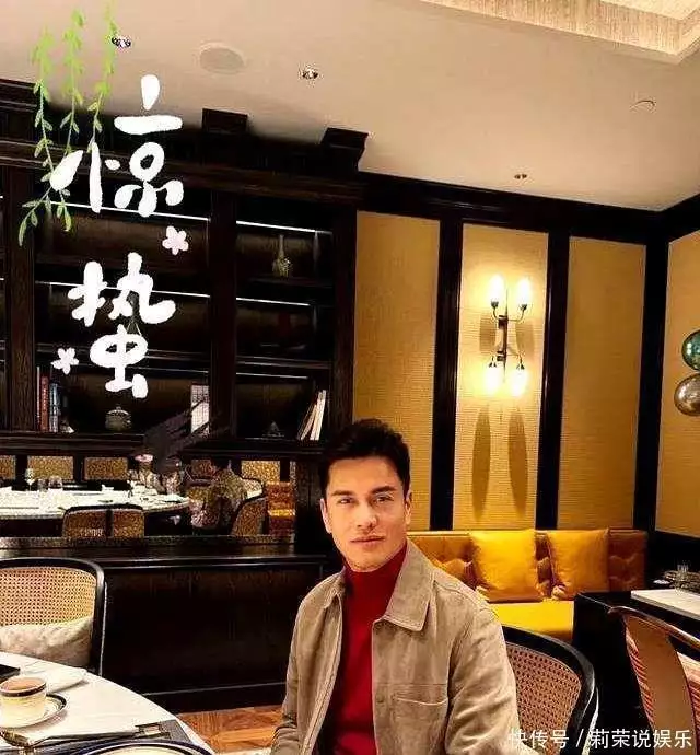 69岁吕良伟妇女节分享老婆杨小娟美照，夫妻俩好恩爱，幸福满溢！