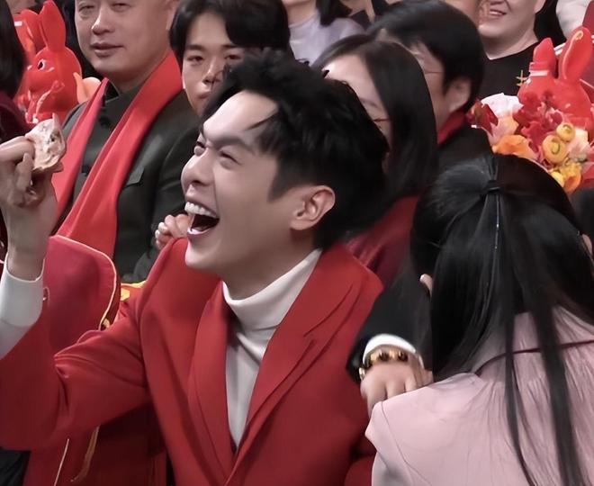 笑脸哥现场看春晚_春晚特殊观众席分配_春晚赞助商企业