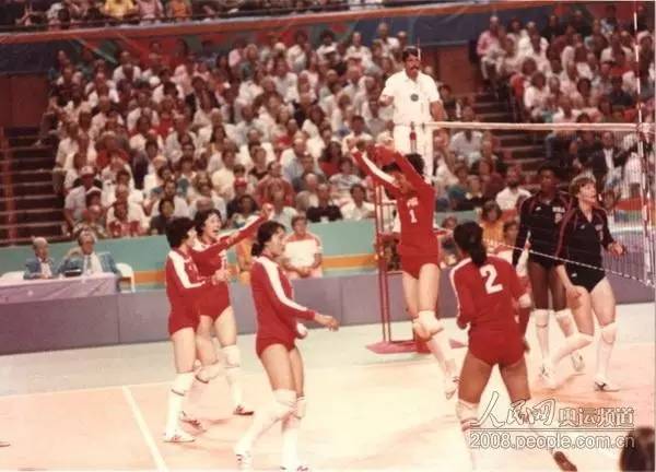 中国女排历史战绩_郎平执教女排回顾_女排梁艳图片