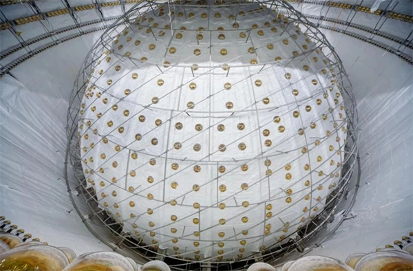 地下700米诞生全球第一，江门中微子实验大科学装置正式运行