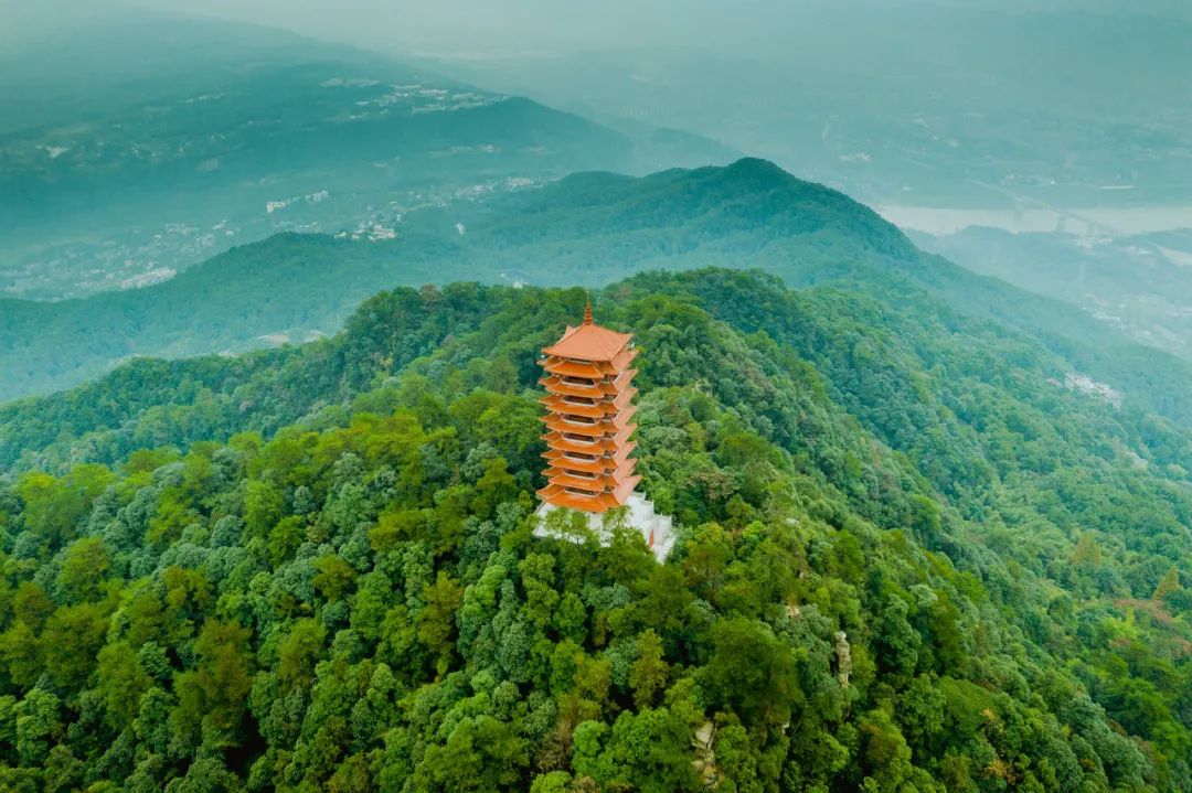 高铁沿途风景_中国最美火车路线_火车图片