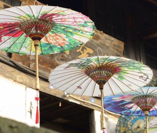 趣新闻｜啥？“原来雨伞是中国发明的”也能上热搜