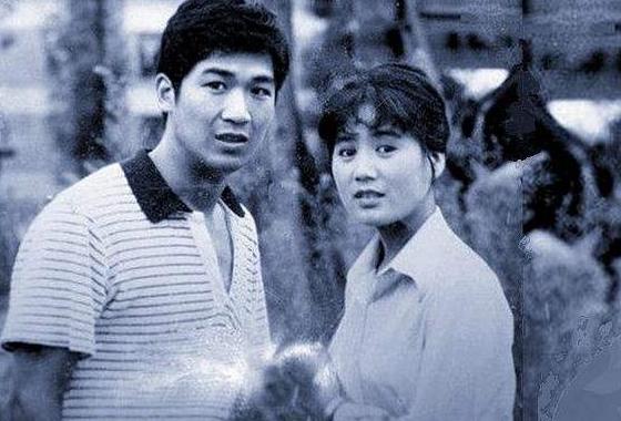 张国立前妻罗秀春现状_张国立罗秀春离婚原因_演员张国立前妻