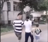 新生入学家长观察_校园围墙家长现象_一年级孩子遭遇“开学最大打击”