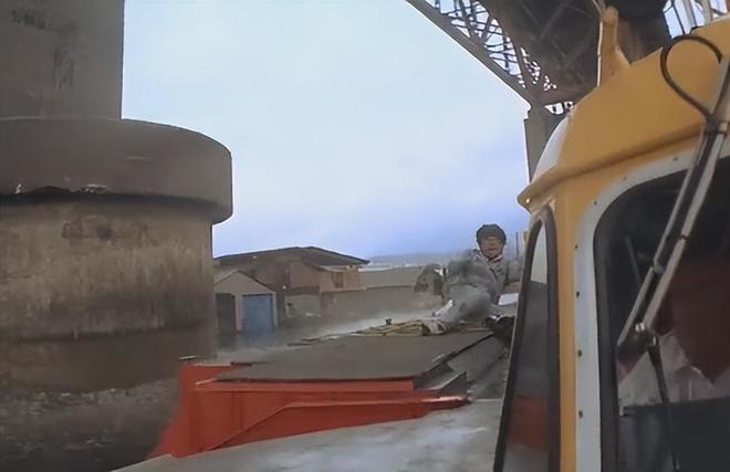 duduchuanqi_成龙枪械收藏_成龙特殊待遇电影