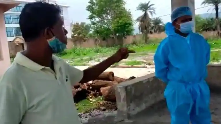 “想看你妈妈最后一眼就交5000卢比” 印度一火葬场员工言论激起民愤