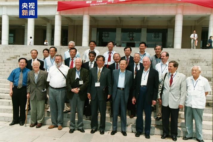 杨振宁 诺贝尔物理学奖 著名物理学家_杨振宁被赶出清华