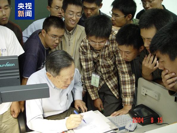 杨振宁 诺贝尔物理学奖 著名物理学家_杨振宁被赶出清华