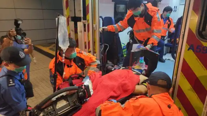 香港国际机场货机冲出跑道坠海事故_一货机在香港机场降落冲出跑道坠海_阿联酋航空货运航班EK9788波音747失事