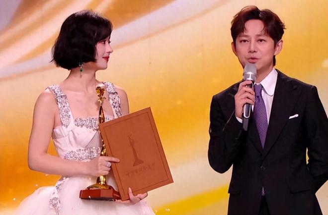 何炅视频_何炅镜头下疲态分析_何炅变老原因