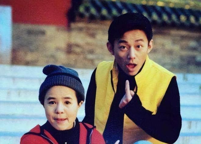 何炅视频_何炅镜头下疲态分析_何炅变老原因