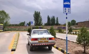 科目三靠边停车步骤_侧方位停车技巧_实用倒车技巧