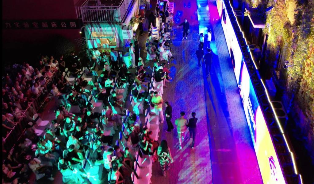 中国时尚买手节_2023青岛时装周第七届谷里时尚买手节_中国金顶奖设计师领衔发布