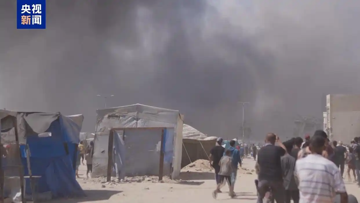 以色列空袭加沙：难民营被大火吞噬_以色列国防军空袭加沙城高层建筑_总台报道员现场记录以军轰炸穆什塔哈塔楼