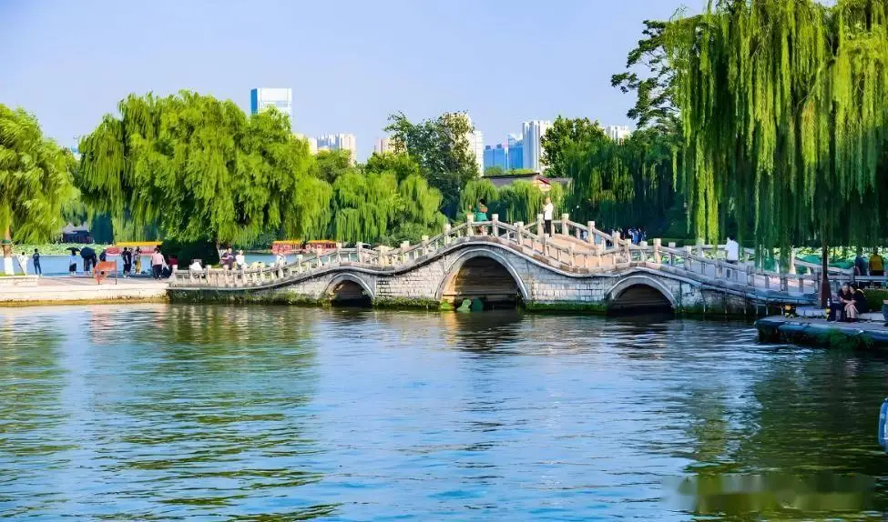 山东省济南市十大旅游景点大全，2025济南旅游全攻略几大必玩景点