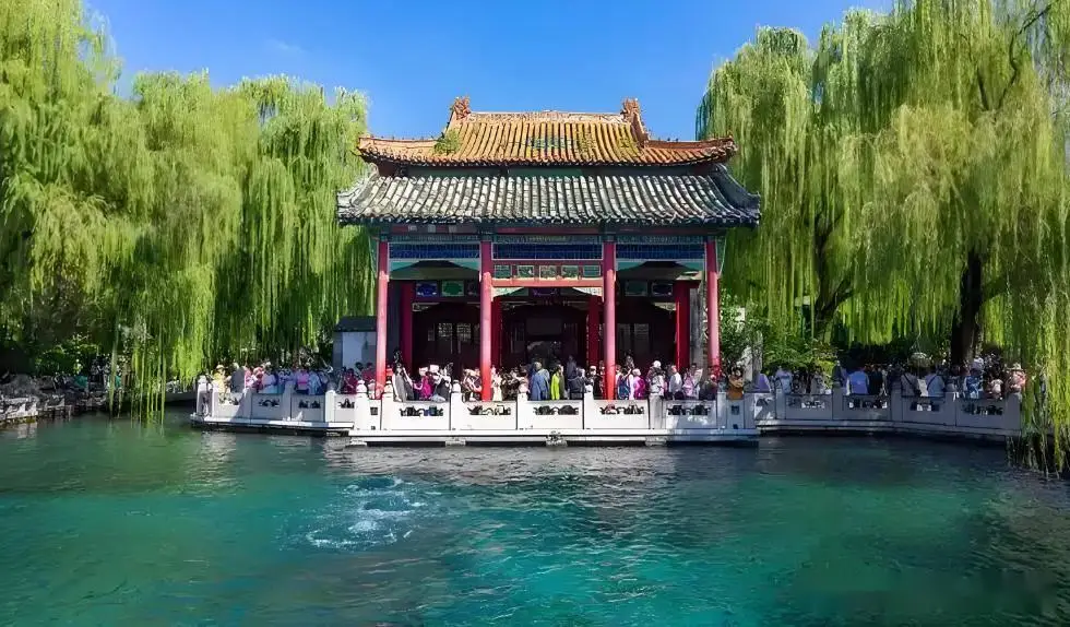 济南晓露泉_济南护城河免费取水点_济南趵突泉大明湖攻略