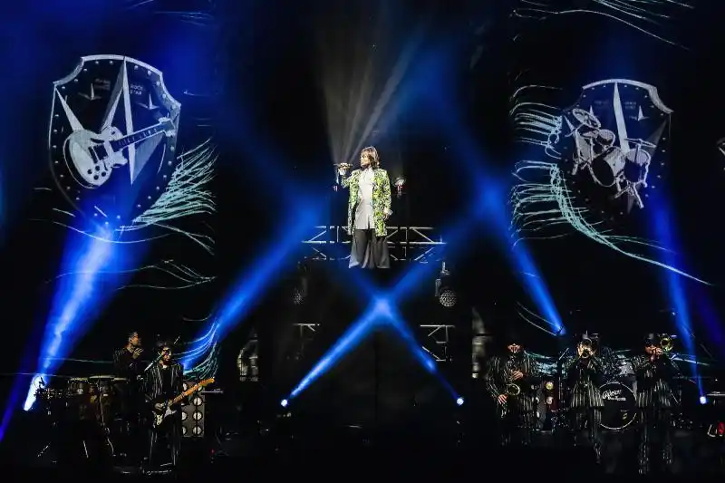 伍佰演唱会 观众合唱 亚文化_伍佰演唱会惊现“复制粘贴式”粉丝_伍佰全国巡演 观与演 对调现象