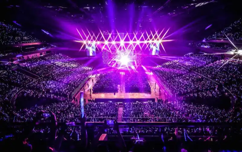 伍佰演唱会 观众合唱 亚文化_伍佰全国巡演 观与演 对调现象_伍佰演唱会惊现“复制粘贴式”粉丝